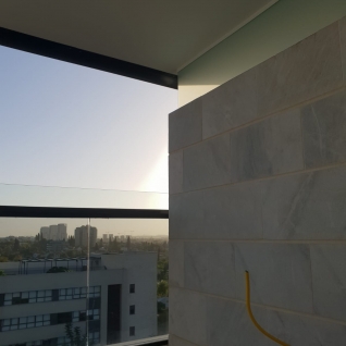 מחיצות זכוכית | הסורג השקוף