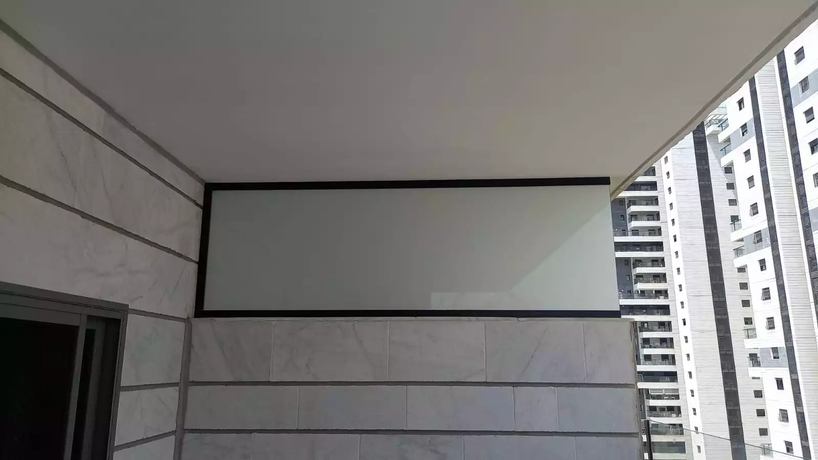 מחיצות זכוכית